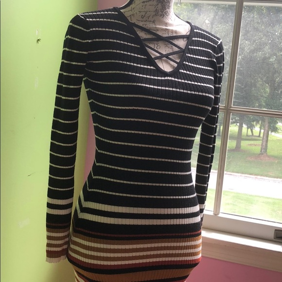 PERFECT HOLIDAY DRESS 💖 Black and white striped sweater dress - Picture 3 of 5